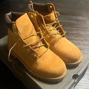 Youth wheat timberland boots gently used 6 in waterproof wheat nubuck size 6